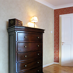 bedroom dark red wallcovering